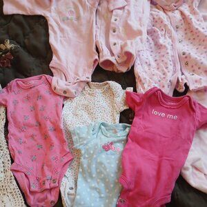 Newborn clothes 9 items